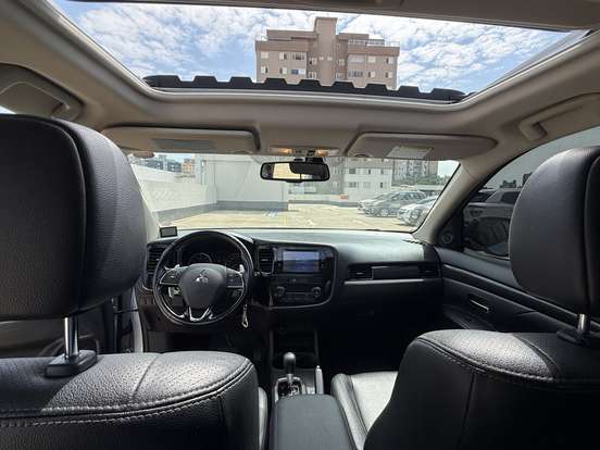 MITSUBISHI-OUTLANDER-2015