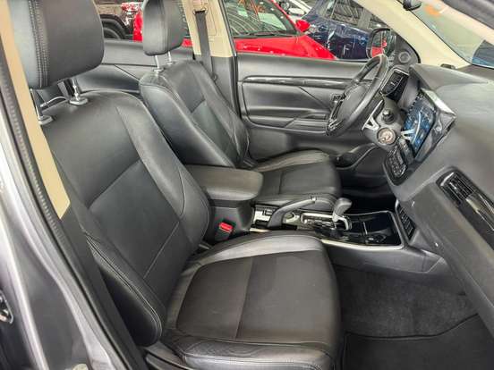 MITSUBISHI-OUTLANDER-2016