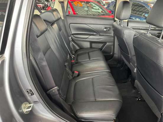 MITSUBISHI-OUTLANDER-2016