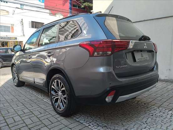 MITSUBISHI-OUTLANDER-2016