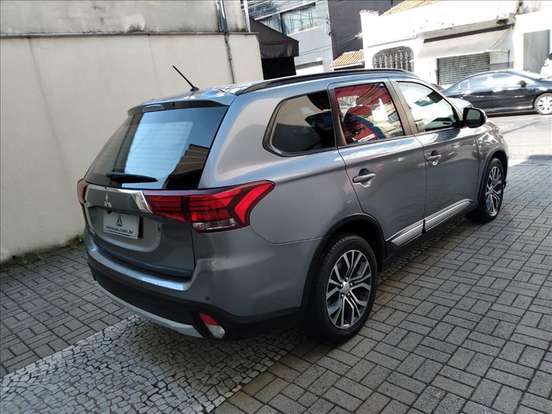 MITSUBISHI-OUTLANDER-2016