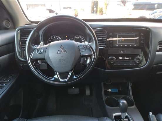 MITSUBISHI-OUTLANDER-2016