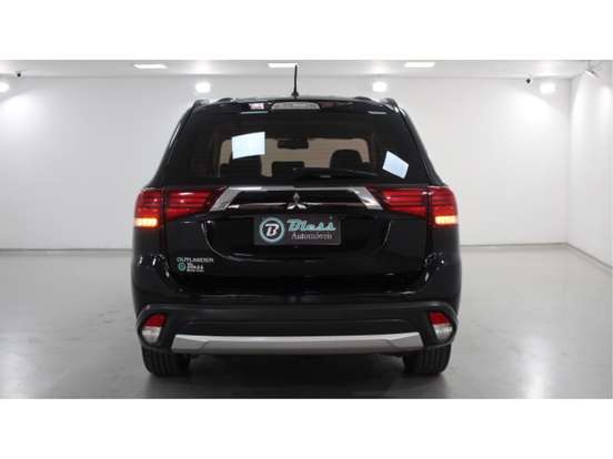 MITSUBISHI-OUTLANDER-2016