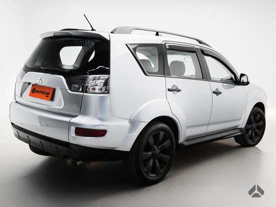 MITSUBISHI-OUTLANDER-2012