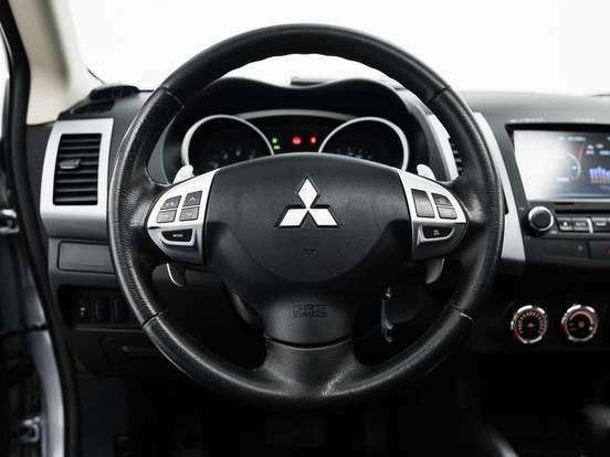 MITSUBISHI-OUTLANDER-2012