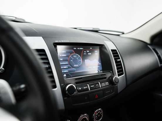 MITSUBISHI-OUTLANDER-2012