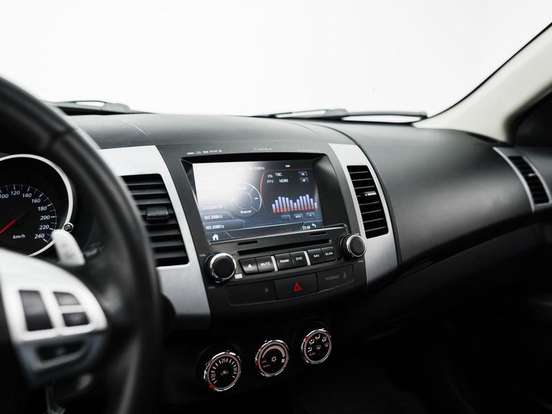 MITSUBISHI-OUTLANDER-2012