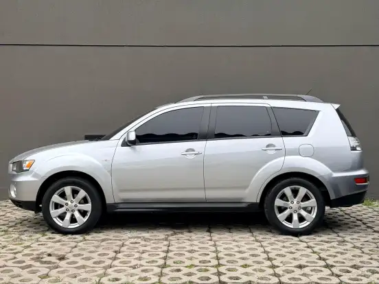 MITSUBISHI-OUTLANDER-3.0 4X4 V6 24V GASOLINA 4P AUTOMÁTICO MITSUBISHI-OUTLANDER-2010