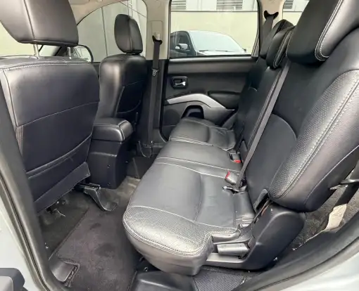 MITSUBISHI-OUTLANDER-2010
