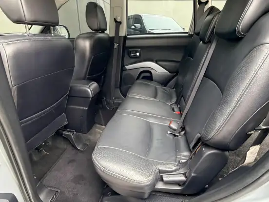 MITSUBISHI-OUTLANDER-3.0 4X4 V6 24V GASOLINA 4P AUTOMÁTICO MITSUBISHI-OUTLANDER-2010