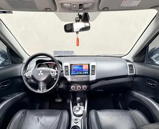 MITSUBISHI-OUTLANDER-2010