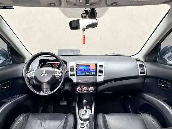 MITSUBISHI-OUTLANDER-3.0 4X4 V6 24V GASOLINA 4P AUTOMÁTICO MITSUBISHI-OUTLANDER-2010