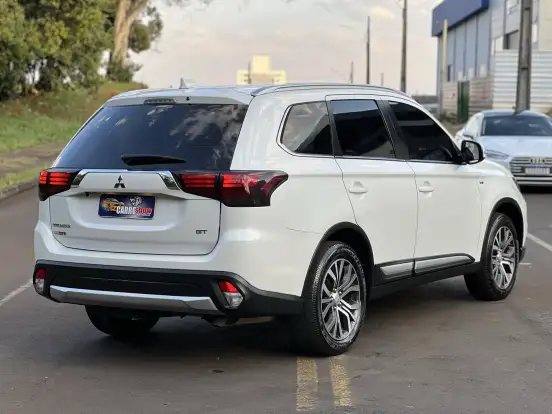 MITSUBISHI-OUTLANDER-3.0 GT 4X4 V6 24V GASOLINA 4P AUTOMÁTICO MITSUBISHI-OUTLANDER-2016