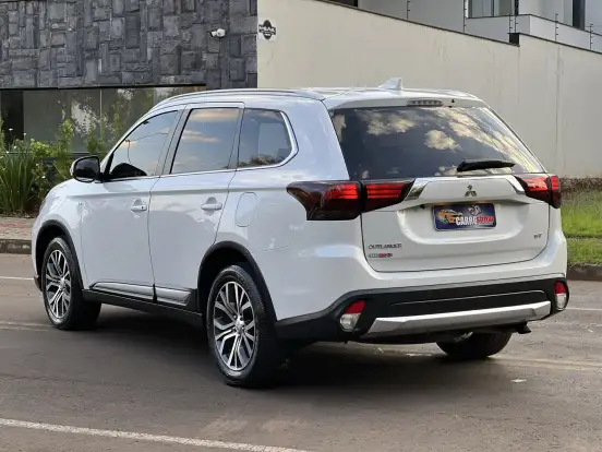 MITSUBISHI-OUTLANDER-3.0 GT 4X4 V6 24V GASOLINA 4P AUTOMÁTICO MITSUBISHI-OUTLANDER-2016