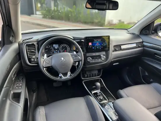 MITSUBISHI-OUTLANDER-3.0 GT 4X4 V6 24V GASOLINA 4P AUTOMÁTICO MITSUBISHI-OUTLANDER-2016