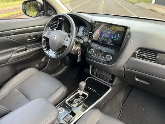 MITSUBISHI-OUTLANDER-3.0 GT 4X4 V6 24V GASOLINA 4P AUTOMÁTICO MITSUBISHI-OUTLANDER-2016