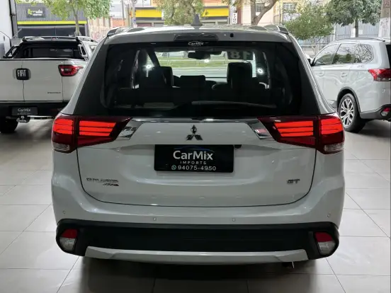 MITSUBISHI-OUTLANDER-3.0 GT 4X4 V6 24V GASOLINA 4P AUTOMÁTICO MITSUBISHI-OUTLANDER-2017