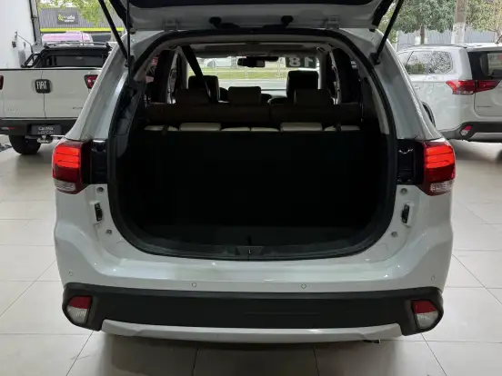 MITSUBISHI-OUTLANDER-3.0 GT 4X4 V6 24V GASOLINA 4P AUTOMÁTICO MITSUBISHI-OUTLANDER-2017