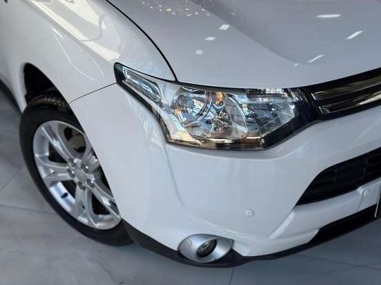 MITSUBISHI-OUTLANDER-2015