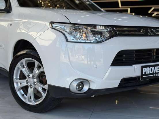 MITSUBISHI-OUTLANDER-3.0 GT 4X4 V6 24V GASOLINA 4P AUTOMÁTICO MITSUBISHI-OUTLANDER-2015