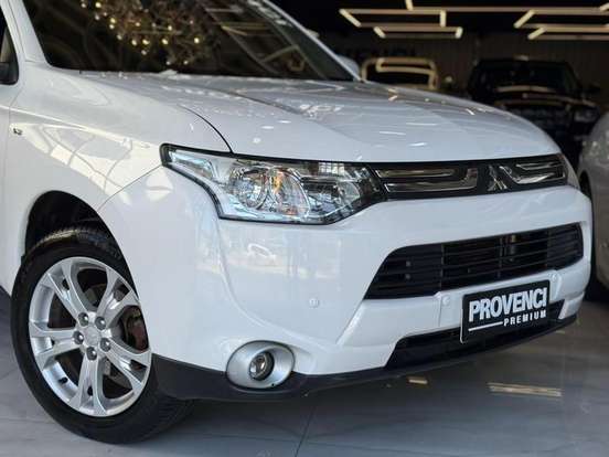 MITSUBISHI-OUTLANDER-2015