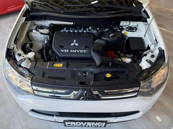 MITSUBISHI-OUTLANDER-3.0 GT 4X4 V6 24V GASOLINA 4P AUTOMÁTICO MITSUBISHI-OUTLANDER-2015