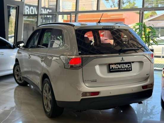 MITSUBISHI-OUTLANDER-3.0 GT 4X4 V6 24V GASOLINA 4P AUTOMÁTICO MITSUBISHI-OUTLANDER-2015