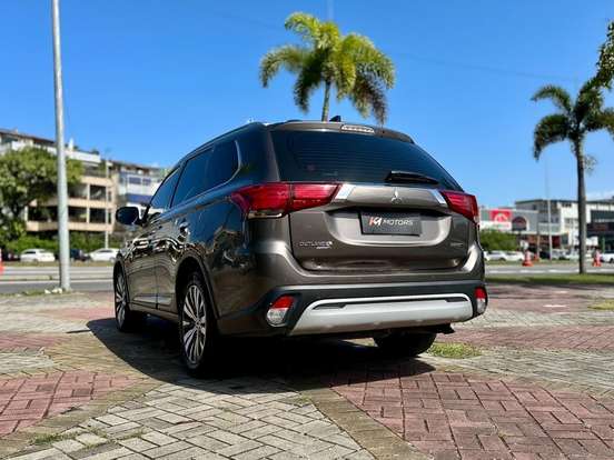 MITSUBISHI-OUTLANDER-3.0 MIVEC V6 GASOLINA HPE-S AWD AUTOMÁTICO MITSUBISHI-OUTLANDER-2019