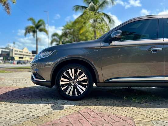 MITSUBISHI-OUTLANDER-3.0 MIVEC V6 GASOLINA HPE-S AWD AUTOMÁTICO MITSUBISHI-OUTLANDER-2019