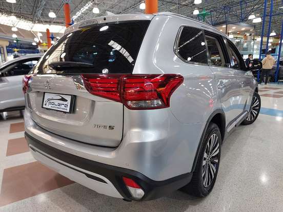 MITSUBISHI-OUTLANDER-3.0 MIVEC V6 GASOLINA HPE-S AWD AUTOMÁTICO MITSUBISHI-OUTLANDER-2019