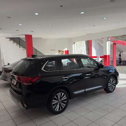 MITSUBISHI-OUTLANDER-2020