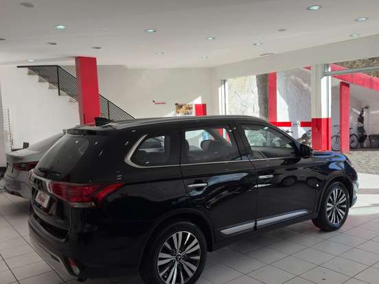 MITSUBISHI-OUTLANDER-3.0 MIVEC V6 GASOLINA HPE-S AWD AUTOMÁTICO MITSUBISHI-OUTLANDER-2020