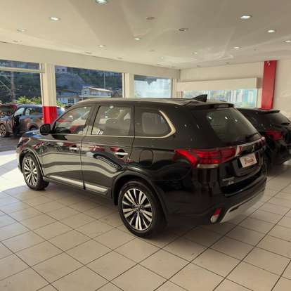 MITSUBISHI-OUTLANDER-2020