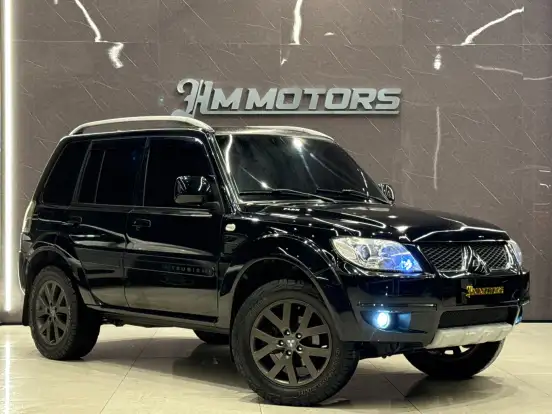 MITSUBISHI-PAJERO-2011
