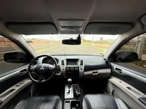 MITSUBISHI-PAJERO-2016