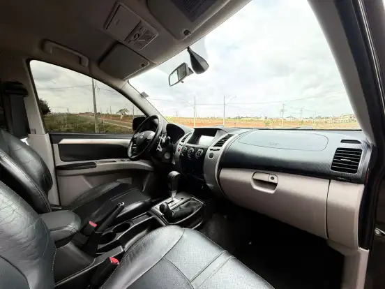 MITSUBISHI-PAJERO-2016