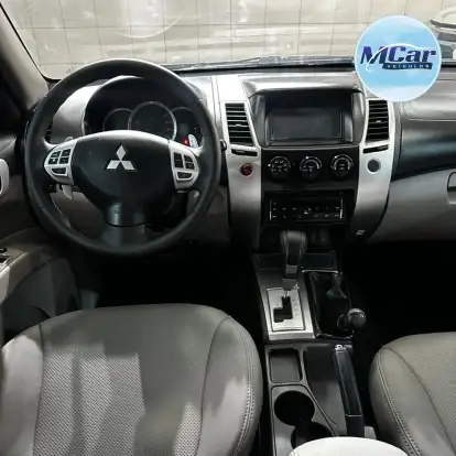 MITSUBISHI-PAJERO-2015
