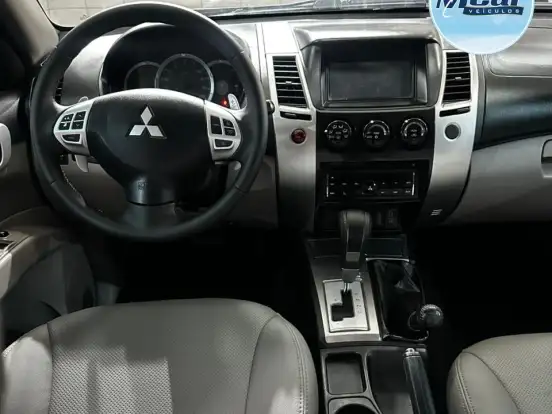 MITSUBISHI-PAJERO-3.2 HPE 4X4 7 LUGARES 16V TURBO INTERCOOLER DIESEL 4P AUTOMÁTICO MITSUBISHI-PAJERO-2015