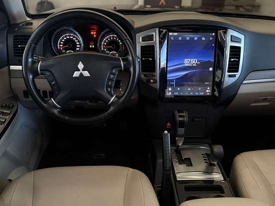 MITSUBISHI-PAJERO-2016