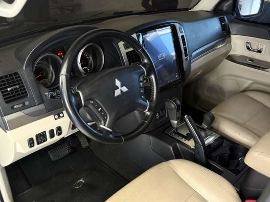 MITSUBISHI-PAJERO-2016