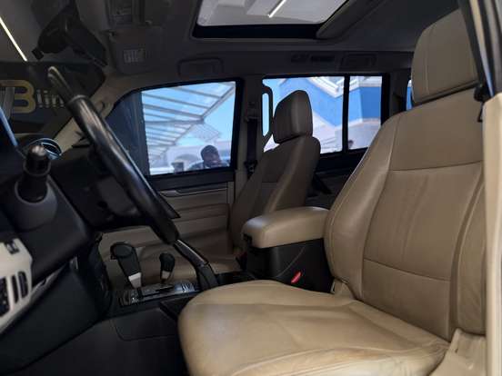 MITSUBISHI-PAJERO-2016