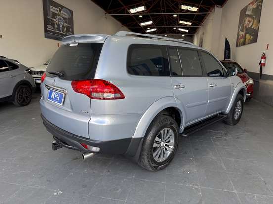 MITSUBISHI-PAJERO-2016