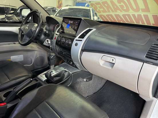 MITSUBISHI-PAJERO-2016