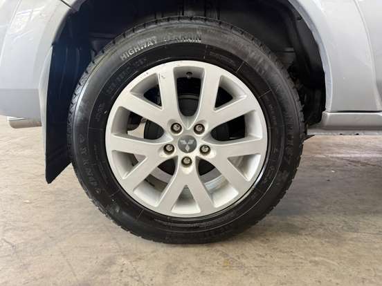 MITSUBISHI-PAJERO TR4-2.0 4X2 16V 140CV FLEX 4P MANUAL MITSUBISHI-PAJERO TR4-2012