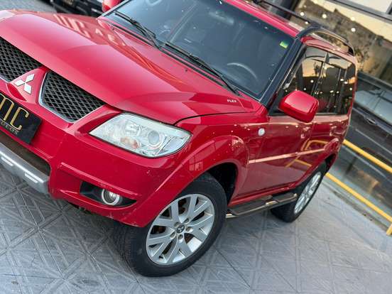 MITSUBISHI-PAJERO TR4-2010