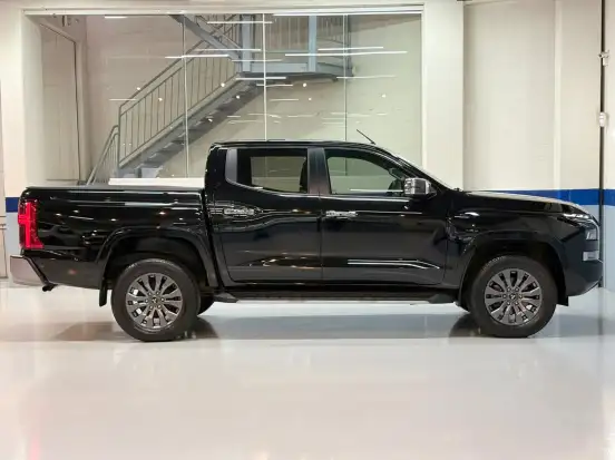 MITSUBISHI-TRITON-2025