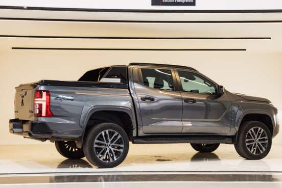 MITSUBISHI-TRITON-2025