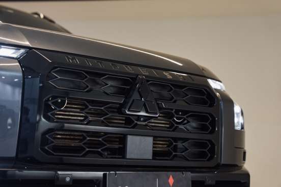 MITSUBISHI-TRITON-2025