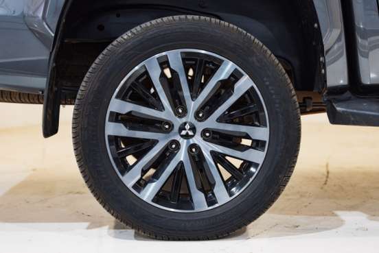 MITSUBISHI-TRITON-2025