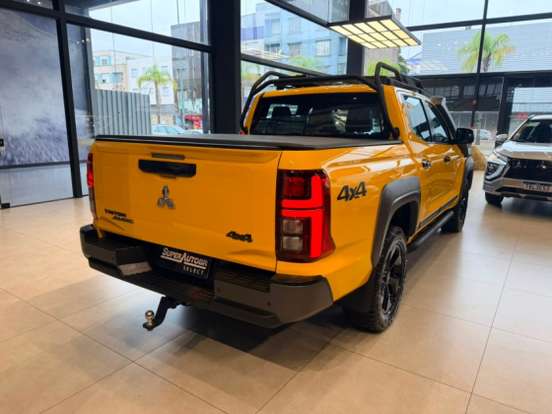 MITSUBISHI-TRITON-2.4 BITURBO DIESEL CD SAVANA 4X4 AUTOMÁTICO MITSUBISHI-TRITON-2025